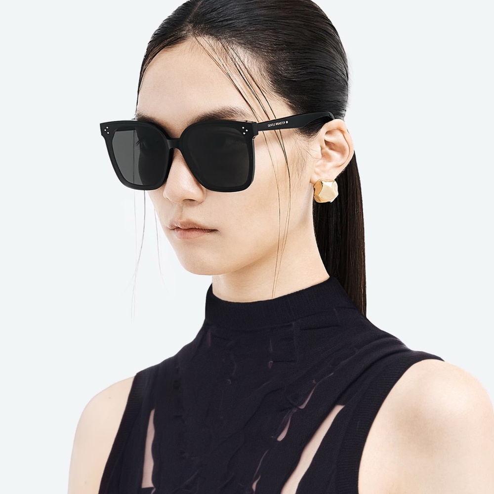 GENTLE MONSTER Black Square Sunglasses